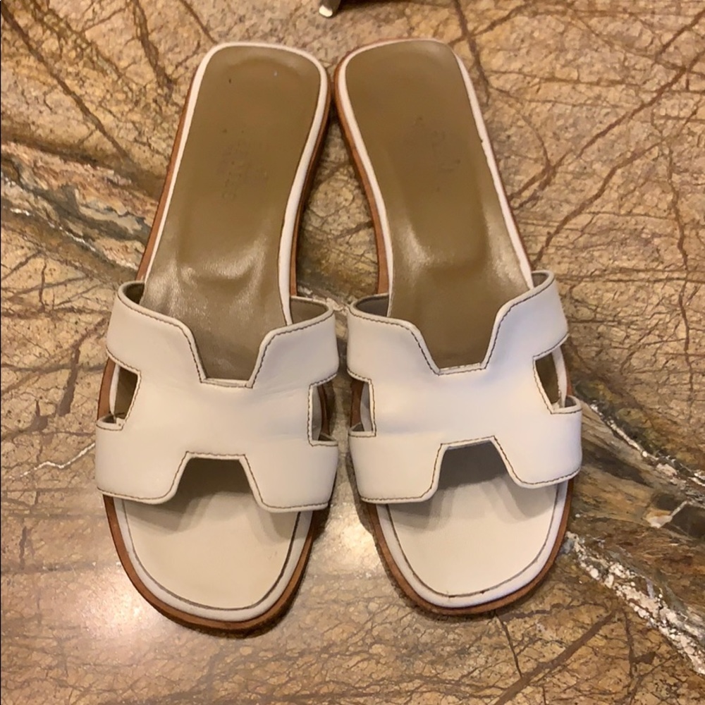 H sandals